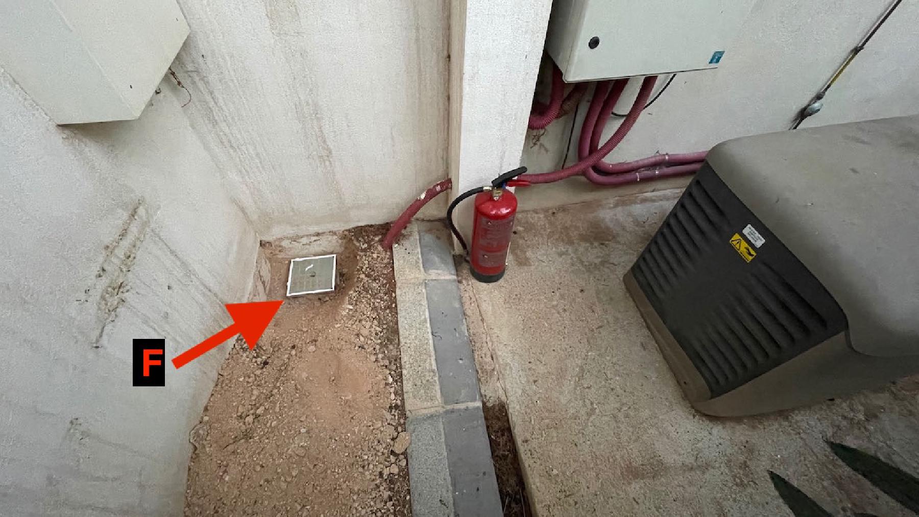 Arqueta esquina muro